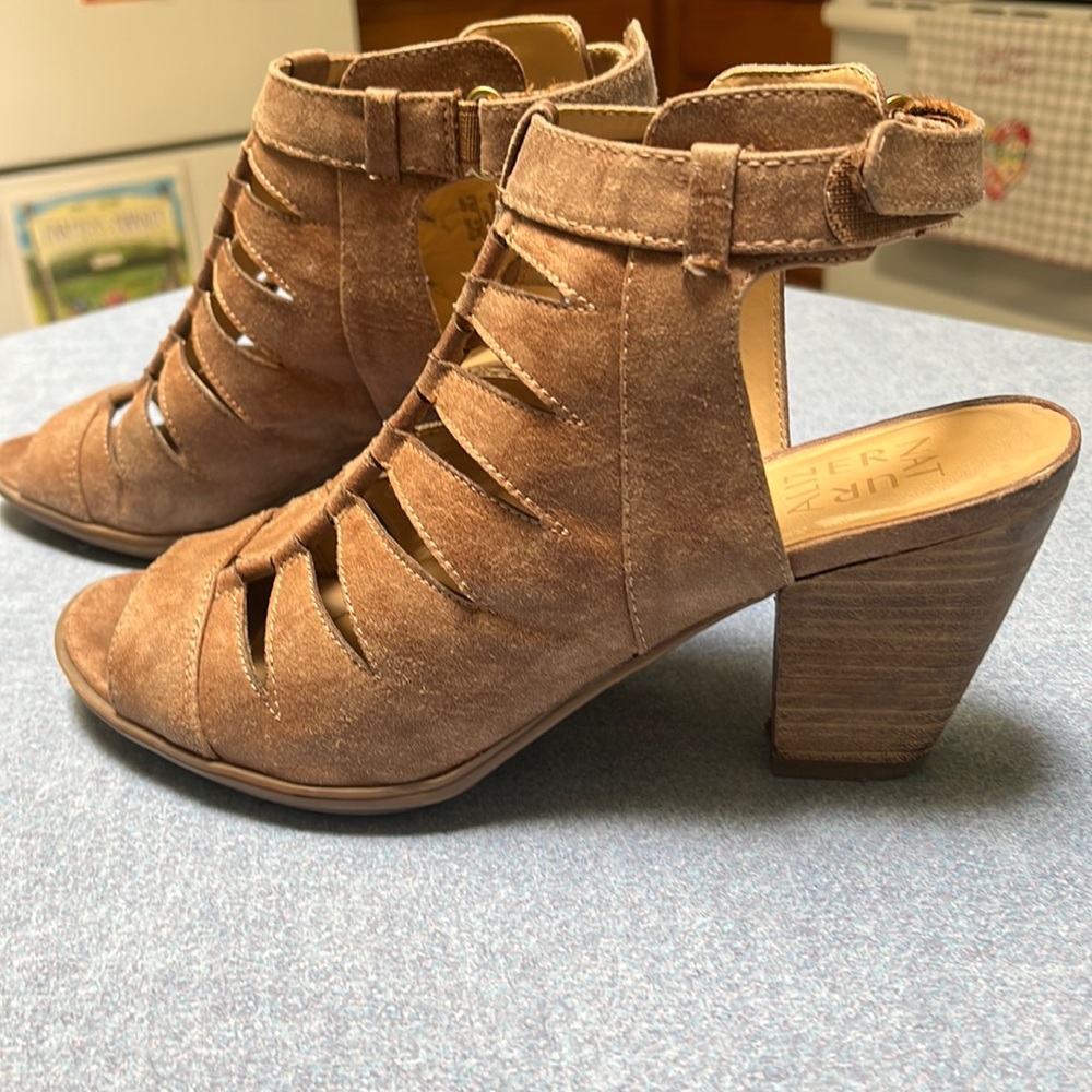 Naturalizer Brown Sandals Size 8.5M